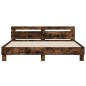 vidaXL Cama con cabecero madera de ingeniería roble ahumado 180x200 cm vidaXL Cama con cabecero madera de ingeniería roble ahumado 180x200 cm