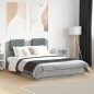 vidaXL Cama con cabecero madera de ingeniería gris hormigón 135x190 cm vidaXL Cama con cabecero madera de ingeniería gris hormigón 135x190 cm
