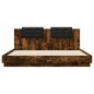 vidaXL Cama con cabecero madera de ingeniería roble ahumado 200x200 cm vidaXL Cama con cabecero madera de ingeniería roble ahumado 200x200 cm