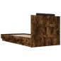 vidaXL Cama con cabecero madera de ingeniería roble ahumado 90x200 cm vidaXL Cama con cabecero madera de ingeniería roble ahumado 90x200 cm