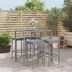vidaXL Mesa y taburetes altos jardín 5 piezas y cojines ratán PE gris