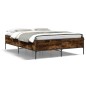 vidaXL Estructura cama madera ingeniería metal roble ahumado 135x190cm vidaXL Estructura cama madera ingeniería metal roble ahumado 135x190cm