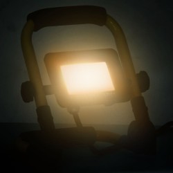 vidaXL Foco LED con asa 20 W blanco cálido