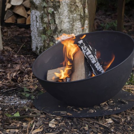 Esschert Design Brasero inclinado sobre disco negro