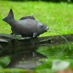 Ubbink Fuente de jardín con chorro y en forma de pez tumbado